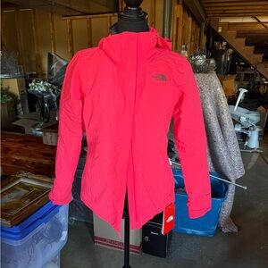 The North Face Pink Ski Jacket with High Collar and Fitted Silhouette